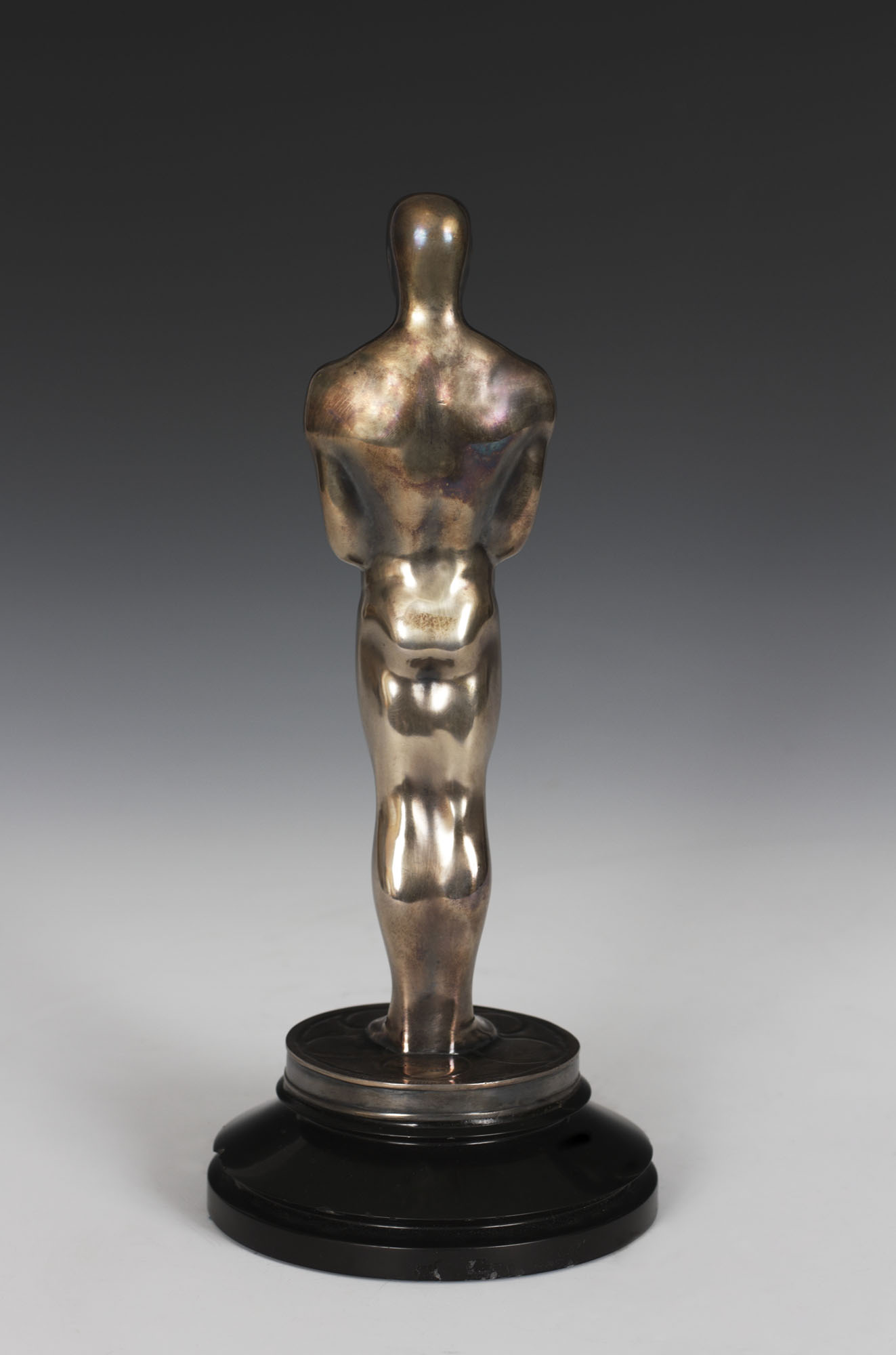 Academy can reclaim auctioned Oscar statuette for $10 - BBC News
